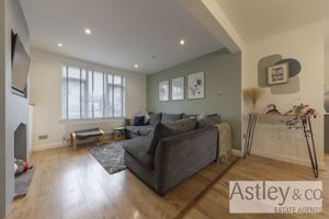 sitting area- click for photo gallery